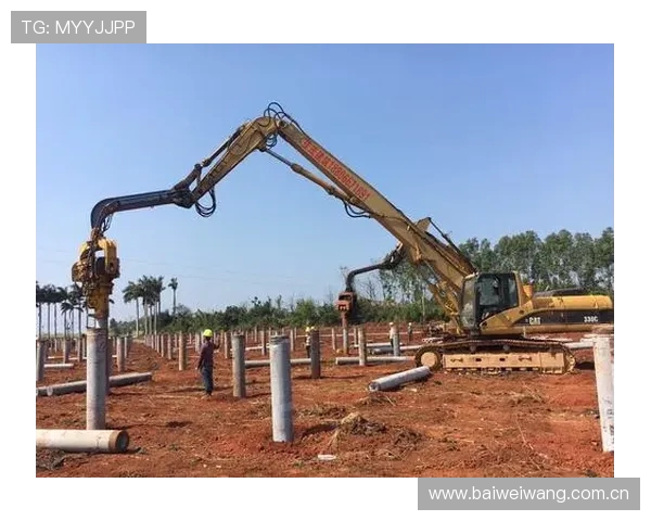 挖掘机光伏电站螺旋桩基础施工